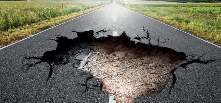 Teve prejuízo em seu veículo por buracos na estrada? Saiba seus direitos e como acioná-los